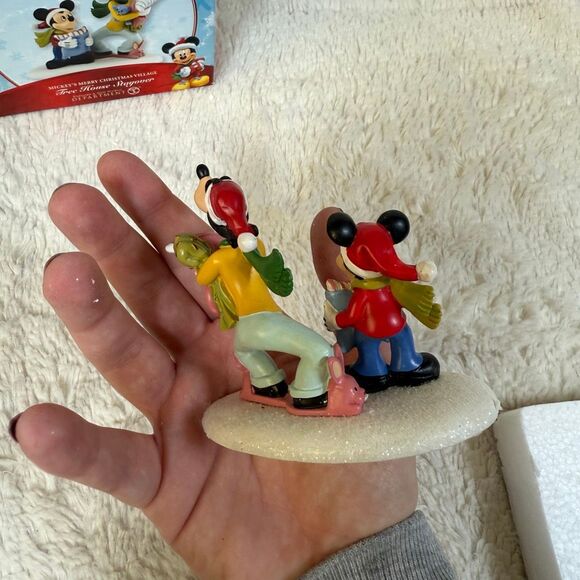 Dept 56 Disney Mickey’s Merry Christmas Village Tree House Stayover - Picture 4 of 4